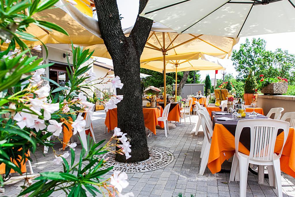 Osteria Da Cesare E Locanda Кастел Сан Пиетро Терме Екстериор снимка