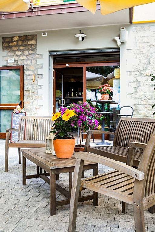 Osteria Da Cesare E Locanda Кастел Сан Пиетро Терме Екстериор снимка