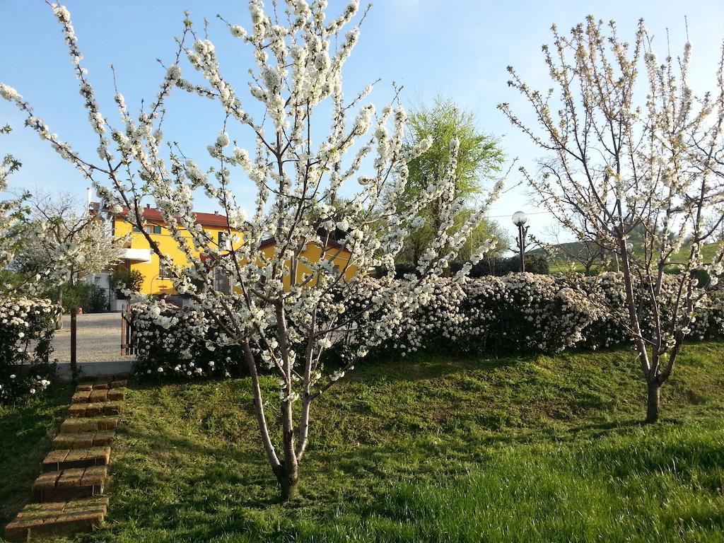 Osteria Da Cesare E Locanda Кастел Сан Пиетро Терме Екстериор снимка