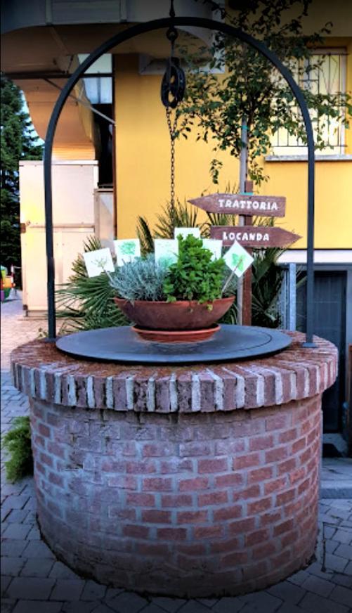 Osteria Da Cesare E Locanda Кастел Сан Пиетро Терме Екстериор снимка